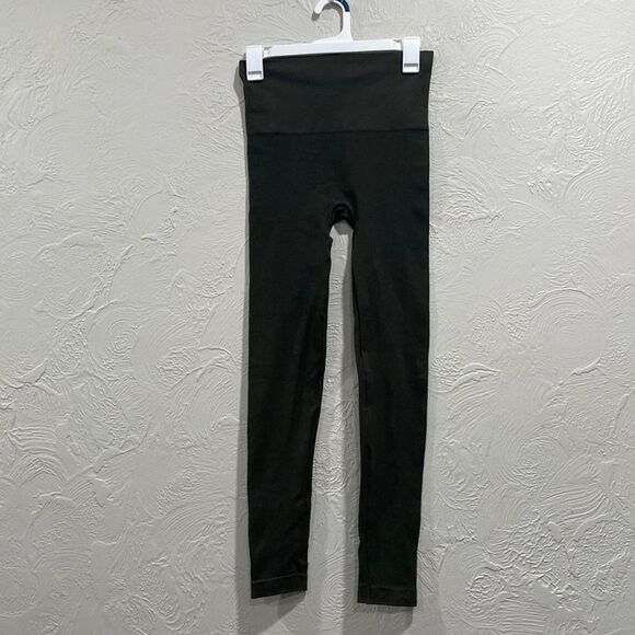 SPANX Pants - Spanx Olive Green Seamless Shaping Ankle Zip Legging Size Medium